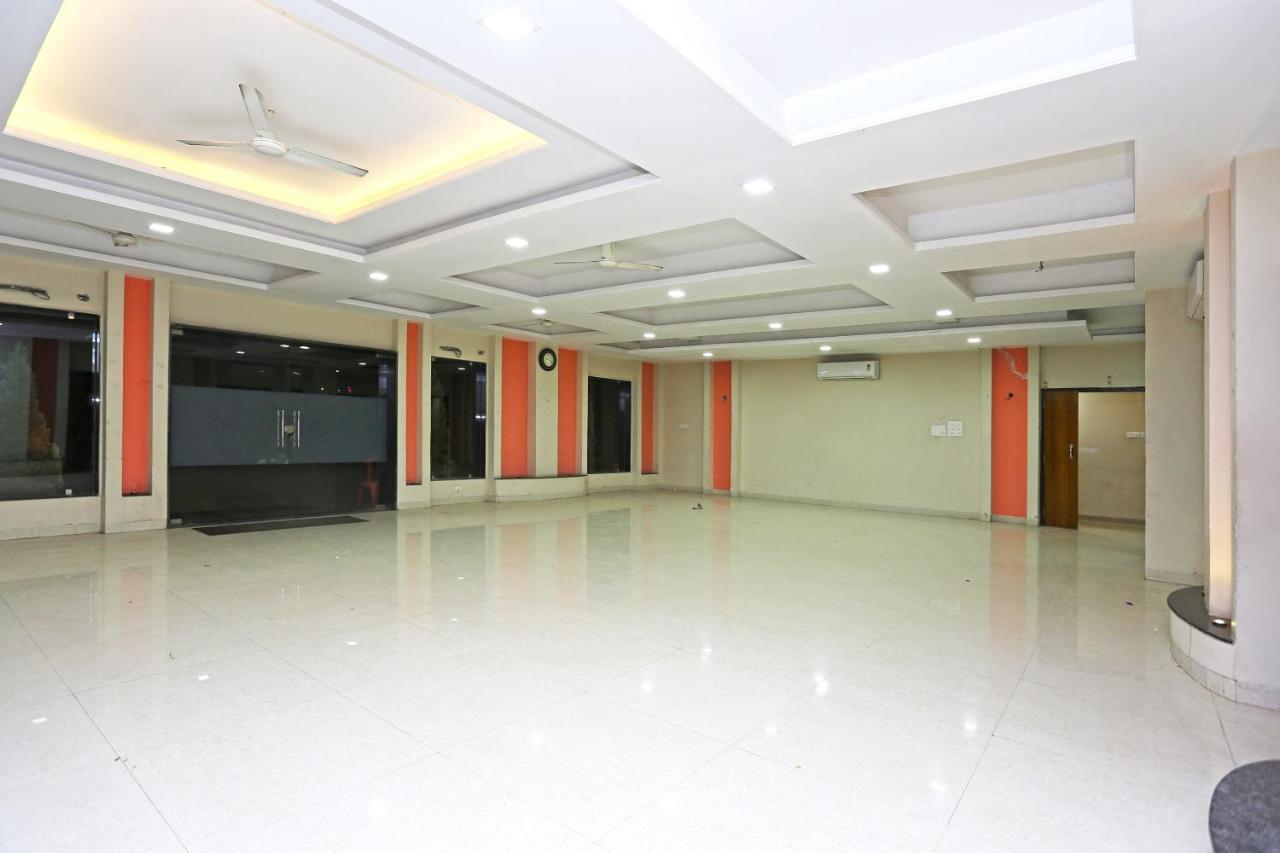 Hôtel Oyo 14354 Amar Marriage Palace à Dharmpura Extérieur photo
