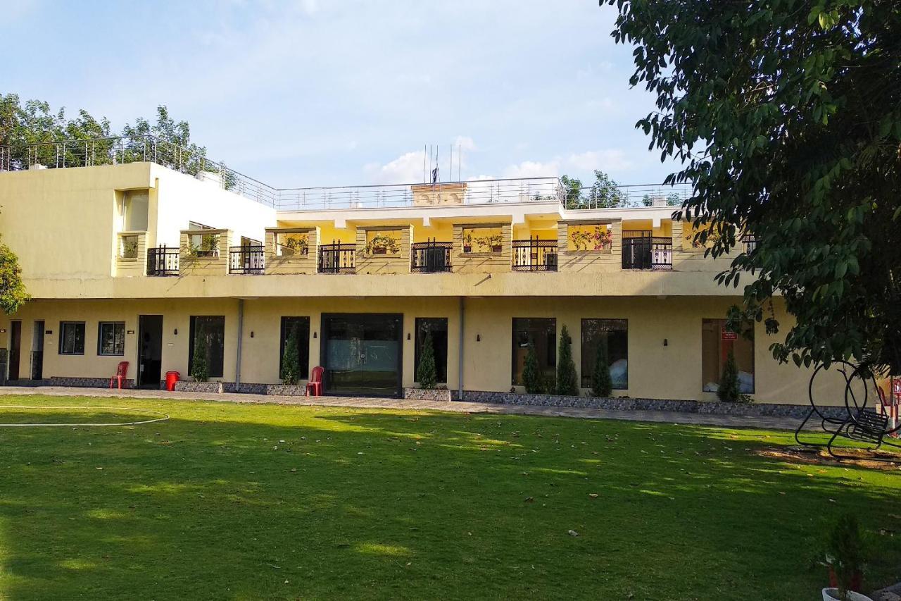 Hôtel Oyo 14354 Amar Marriage Palace à Dharmpura Extérieur photo
