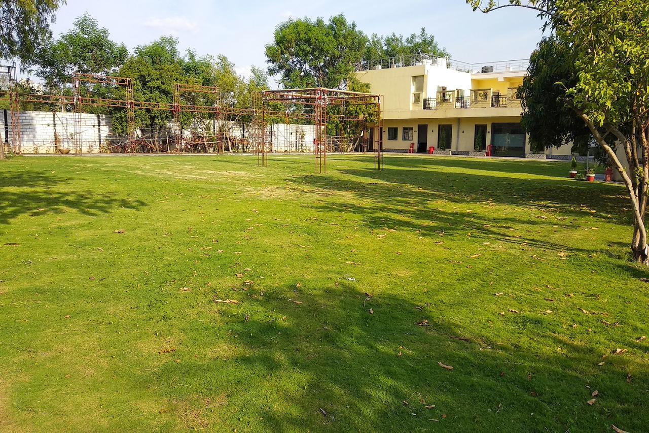 Hôtel Oyo 14354 Amar Marriage Palace à Dharmpura Extérieur photo